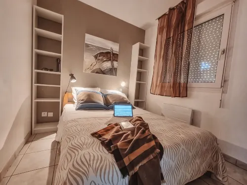 Beach 500m away! Comfort, private wifi Fibre, bed linen, swimming pool, parking and benefits - Apartments
