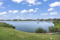 Lakefront Pool Home-Venice, FL - Homestays