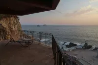 Stunning Ocean and One of Mazatlans Top Tourist Attractions Cliff Divers View. - อ่างจากุชชี่
