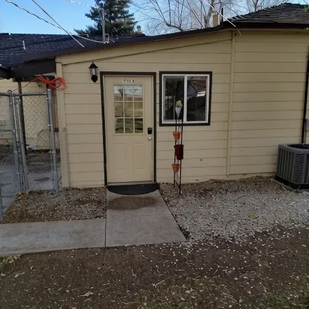 Cozy Middle Studio Unit in Old SW Reno