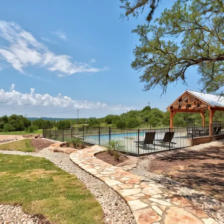 Lonesome Dove - Spacious Log Cabin on 8 Acres, Ample Outdoor Amenities