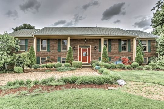 Large & Private Guest House Apt w/ Patio + Views!