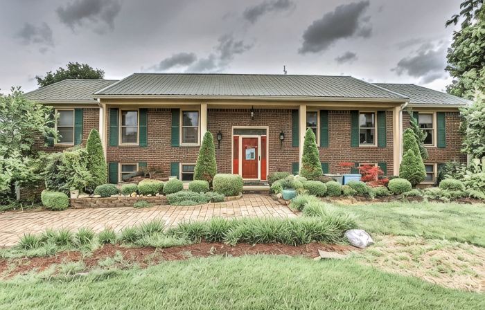 Large & Private Guest House Apt w/ Patio + Views!