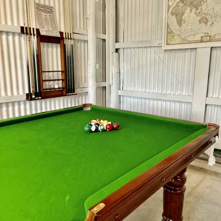 Cheerful Cottage Perfect for groups - Pool Table, Fire pit, Wifi & AC