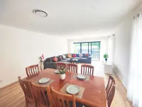 Brand new settled house near shops with Netflix - บังกะโล