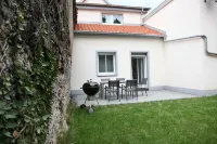 House in Memmingen Altstadt in the Allgäu, terrace, garden, train station, airport