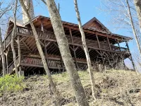 Creekside Cabin - Private 20 Acres with Pond & Creek