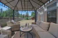 Burney Falls Bungalow - Comfy Atmosphere - Great Location!