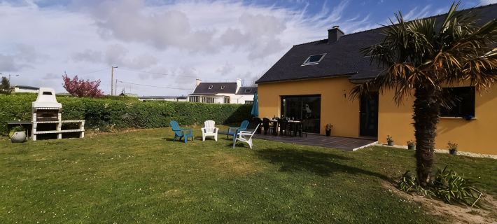 TY Caromel Maison de Bord de mer Avec Jardin Clos Pour 4 à 10 Personnes Hotels in Cléder