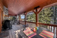 Peaceful Cabin with a hot tub and outdoor fireplace. Ski in ski out property.
