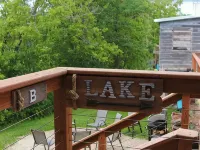Waterfront view only 2 bedroom hotel style unit in amazing Algoma WiFi, AC Hotels in Algoma