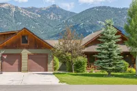 August Specials Available! Plan Your Big Sky and Yellowstone Adventure! - Jakuzi
