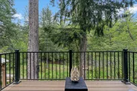 Riverfront Luxury Cabin-Hot Tub-EV-Deluxe Kitchen-WiFi