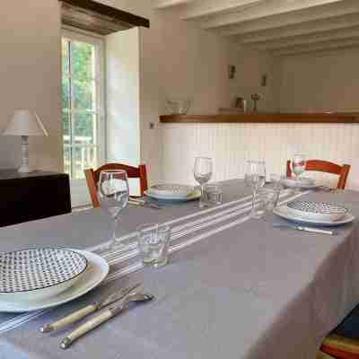 Gite de Jappeloup 13 minutes from Futuroscope Dining/Meeting Rooms