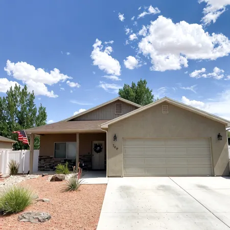 Casa Raiz is home as you adventure through Southern Utah & nearby National Parks