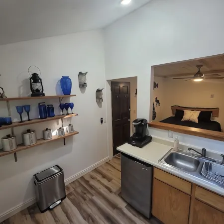 Vail - 2 Guests - Private Studio w/ Queen Bed - Pet Friendly!