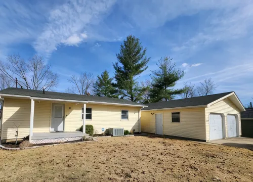 Lake Front, Family fun- Sleeps 8, Newly modern remodeled 3bed/2bath private dock