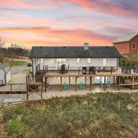 Lake Cumberland Luxury #2! Amazing Lake views, hot tub, fire pit!