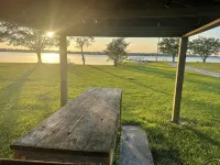 Stylish and Simplistic 1-Bedroom, 2-bathroom apartment at Locklairs Landing.