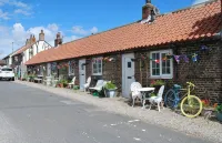 The Byre/Paddock - Sleeping 6 lounge/2 singles /double bed/double bed en suite - Wifi