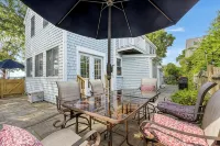 Beautiful waterfront property and steps away from multiple beaches - Wi-Fi