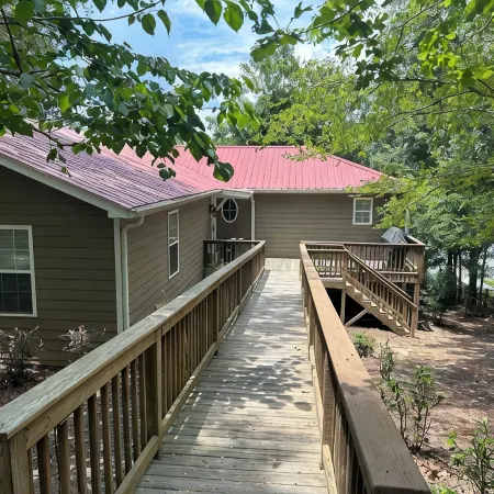 NEW OWNERS: Family Lakefront Retreat: huge dock/kayak/fish/fire pit/amenities