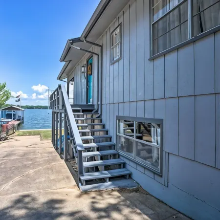 Lakefront w/ Dock, 300mb Wifi, Theater, Arcade