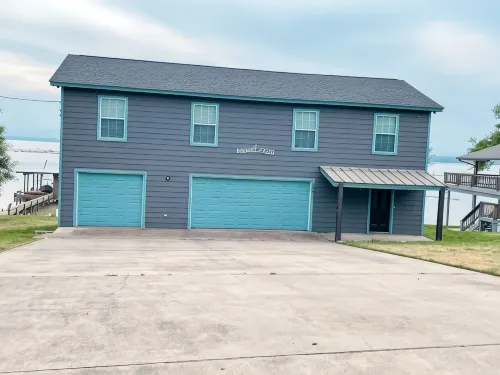 Fishing paradise!!! House on Livingston with private dock!