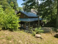 Shady Cliff Rock House - 3-Star