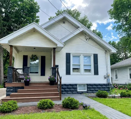 Timeless Charming Bungalow, feels like HOME!