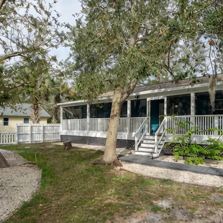 Newly Renovated 4BR Beach Retreat: Walk to beach,Games, Pet Friendly, Near DT
