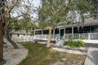 Newly Renovated 4BR Beach Retreat: Walk to beach,Games, Pet Friendly, Near DT - 3-Star