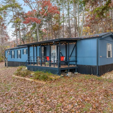 Secluded Lakefront Retreat: Fishing/Kayak/Paddleboard/Pets are Welcome