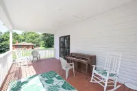 Charm of Crestview! 5-bedroom house in serene Knoxville! - Bungalows