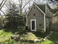 Lambert's Cove Beach Getaway - NEW LISTING Private Beach Access! - Homestays
