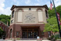 10 Seat Home Theater. Office. Step-Free Entry. Seniors Welcomed. Pet Friendly! - Boutique