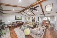Right At Home-Midland Oasis with pool-billiards