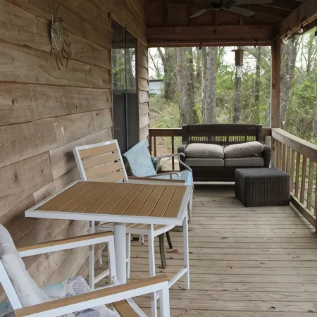 Cozy 2 bedroom Cabin on 5 acres with pond view.
