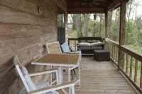 Cozy 2 bedroom Cabin on 5 acres with pond view.