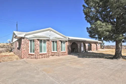 Remodeled 6 Bed, 5 bath on 15 acres!!! Owned and  Operated by a Premier Host! - Homestays