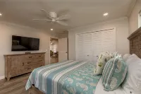 🍹🌞 Boater's Paradise!  Fenced Yard, Boat Parking, 6 miles to Beach! - Wi-Fi