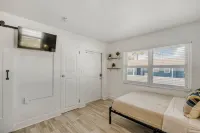 2526 Modern Studio in Historic Area