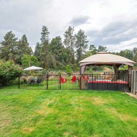 Riverfront Cottage Epic Walkable Location on River