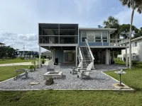 Private Dock and Gulf water access Ozello 3/2 Home with amazing sunrises! - 4성급