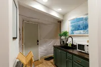“Climber's Den” Rare Cliffside Stay w/ HotTub RRG