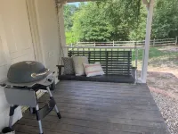 Original Farmhouse est <1920, Professionally Designed, Charm & Comfort in mind! - 4-Star