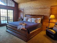 Beautiful River Front Cabin with Private Dock! Perfect spot for Trout Fishing! - con encanto