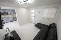 Lovely 2-bedroom loft with hot tub. - Lejligheder