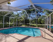 Beautiful 4 Br-2.5 Bath w/Office, on Golf Course Pool & Hot Tub Dog Friendly! - Pools