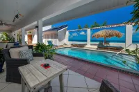 Luxury pool villa totally private backyard - 5 minutes to the beach! - Private Pools